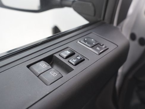 Used 2013 Nissan Titan SV w/ SV Value Truck Pkg image 17