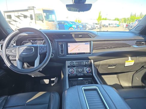 Used 2021 GMC Yukon Denali w/ Denali Premium Package AWD/4WD image 6