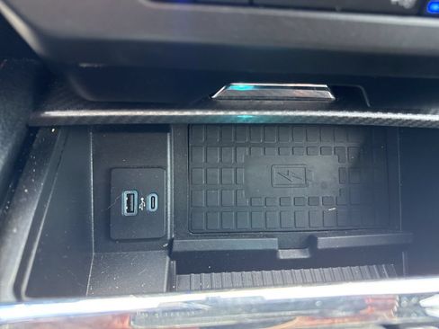 Used 2020 Ford Expedition Limited w/ Equipment Group 303A AWD/4WD image 17