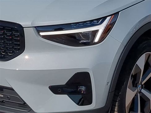 Used 2026 Volvo XC40 B5 Plus w/ Protection Package Premier image 10