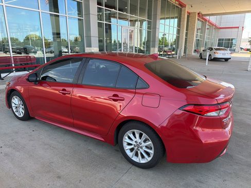Used 2020 Toyota Corolla LE w/ LE Premium Package FWD image 11