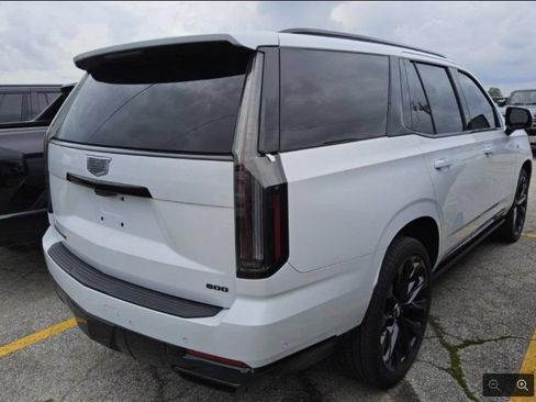 Used 2026 Cadillac Escalade Platinum Sport w/ LPO, ONYX Package AWD/4WD image 4
