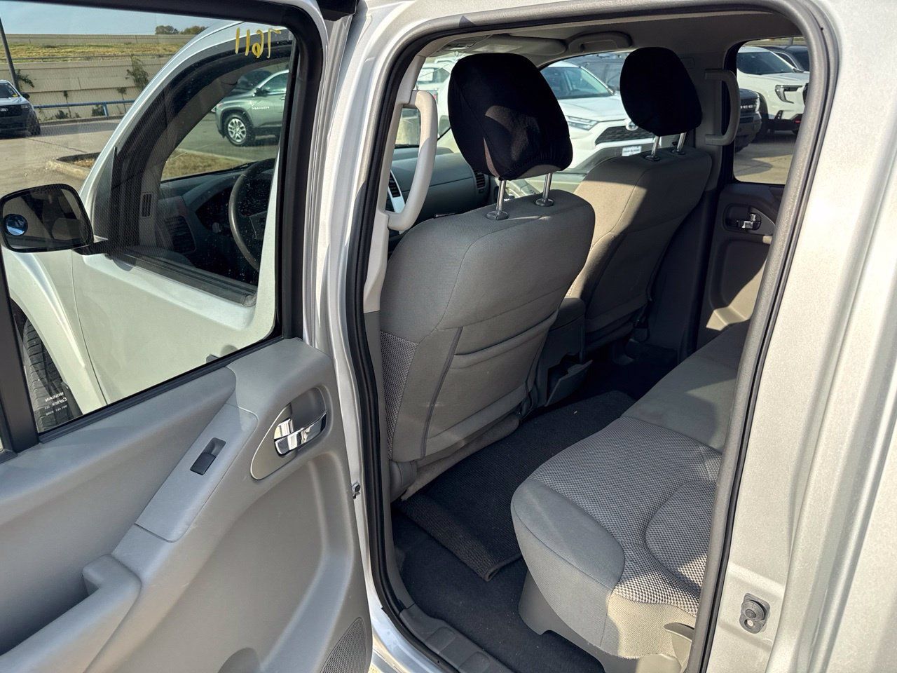 Used 2019 Nissan Frontier SV RWD image 7