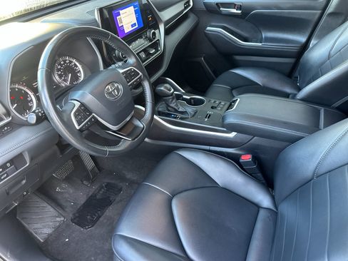 Used 2024 Toyota Highlander XLE image 9