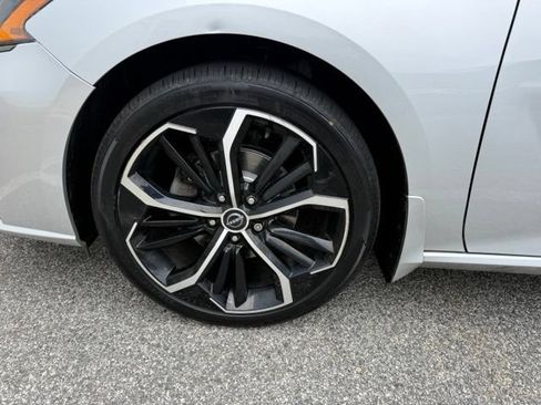 Used 2023 Nissan Altima 2.5 SR FWD image 14