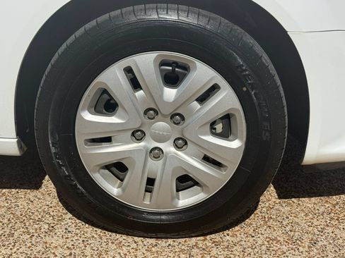 Used 2018 Dodge Grand Caravan SE w/ UConnect Hands-Free Group FWD image 30