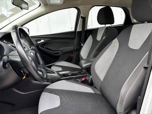 Used 2014 Ford Focus SE w/ SE Sport Package FWD image 12