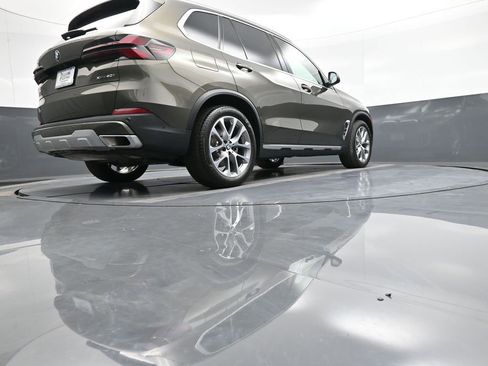 Used 2025 BMW X5 xDrive40i w/ Climate Comfort Package image 34