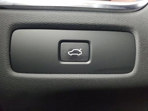 Used 2024 Volvo XC60 B5 Ultimate w/ Protection Package Premier AWD/4WD image 35