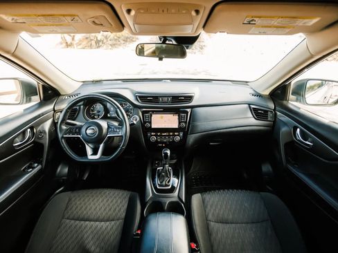 Used 2020 Nissan Rogue SV w/ Premium Package image 28