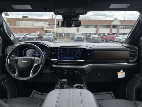 Used 2025 Chevrolet Silverado 1500 High Country w/ High Country Premium Package AWD/4WD image 32
