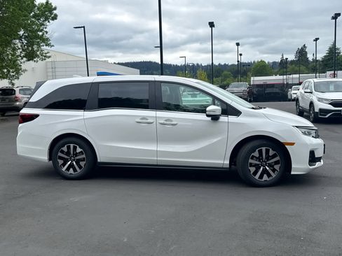 New 2026 Honda Odyssey EX-L image 2