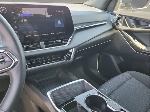 Used 2025 Chevrolet Equinox LT image 20