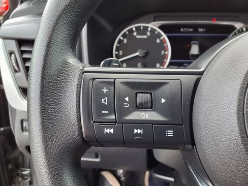 Used 2024 Nissan Rogue SV AWD/4WD image 13