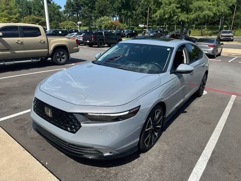 Used 2024 Honda Accord Touring image 2