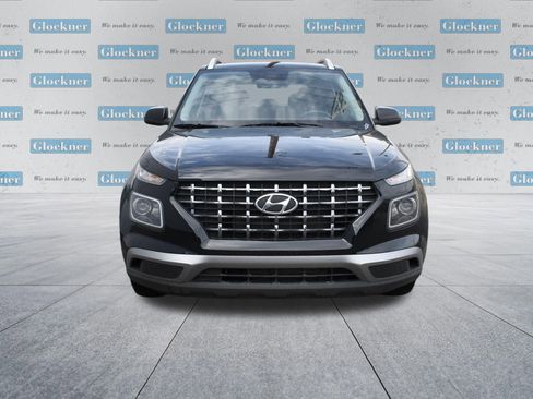 Used 2025 Hyundai Venue SEL FWD image 2