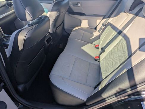 Used 2017 Toyota Camry SE image 25