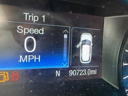 Used 2019 Ford Explorer XLT FWD image 12