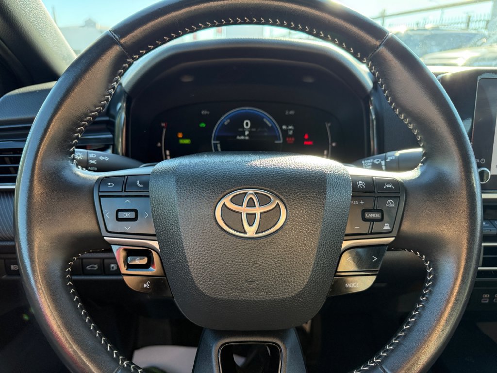 Certified 2025 Toyota Camry SE FWD image 32