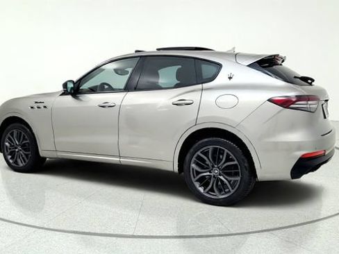 Used 2022 Maserati Levante Modena AWD/4WD image 6