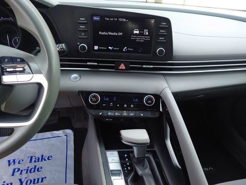Used 2023 Hyundai Elantra Blue FWD image 18