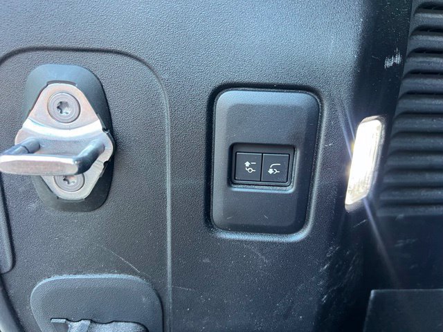 Used 2025 Land Rover Defender 130 V8 AWD/4WD image 17