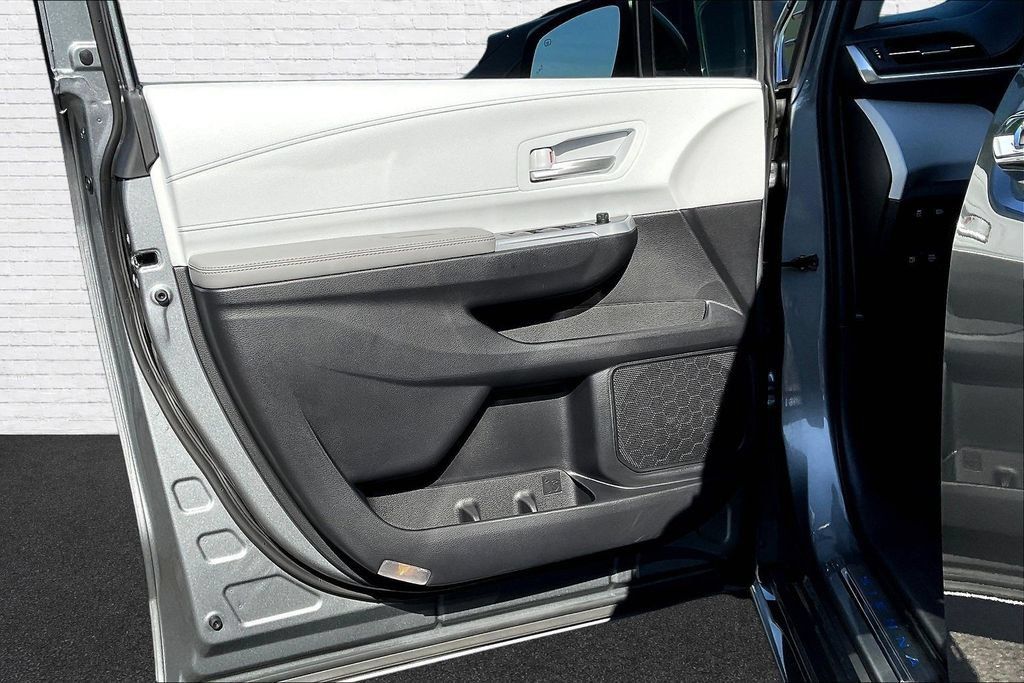 Used 2026 Toyota Sienna XLE FWD image 20