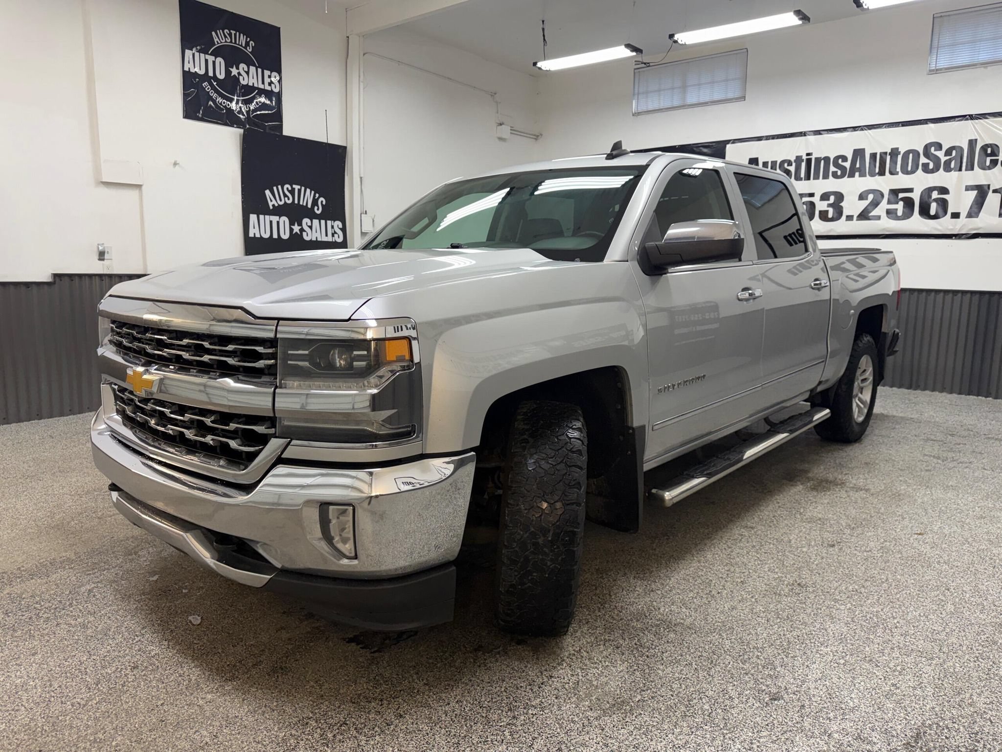 Used 2017 Chevrolet Silverado 1500 LTZ AWD/4WD image 3