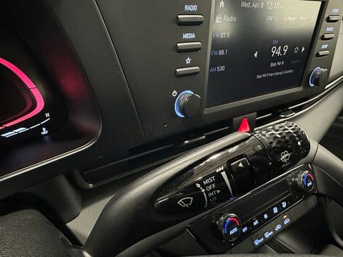 Used 2025 Hyundai Elantra Sport image 21