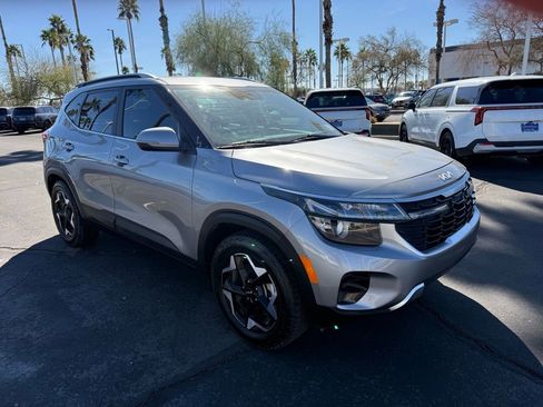 Used 2024 Kia Seltos EX image 2