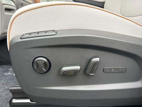 New 2025 Volkswagen ID. Buzz 1st Edition image 13