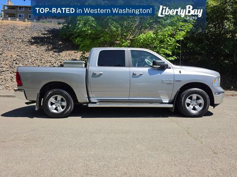 Used 2020 RAM 1500 Classic SLT w/ Luxury Group AWD/4WD image 4