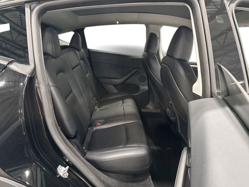 Certified 2023 Tesla Model Y Long Range AWD/4WD image 11