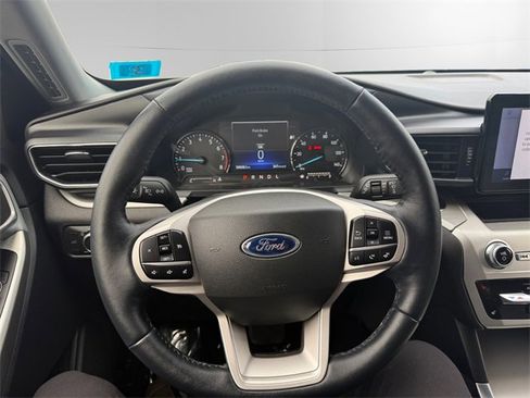 Used 2022 Ford Explorer XLT w/ Equipment Group 202A image 12