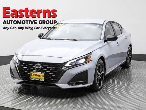 Used 2023 Nissan Altima 2.5 SR image 1