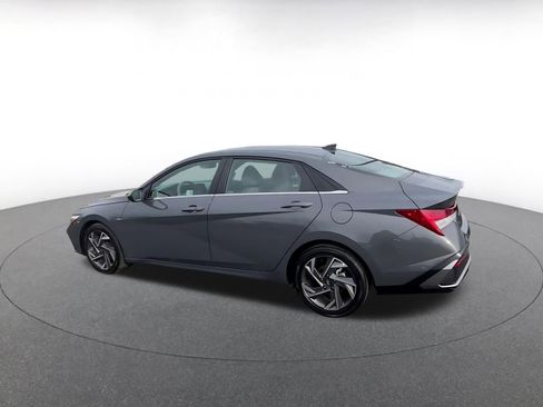 Used 2025 Hyundai Elantra SEL image 10