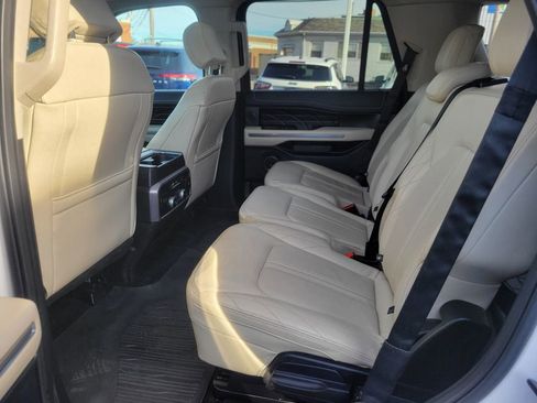 Used 2019 Ford Expedition Platinum image 14