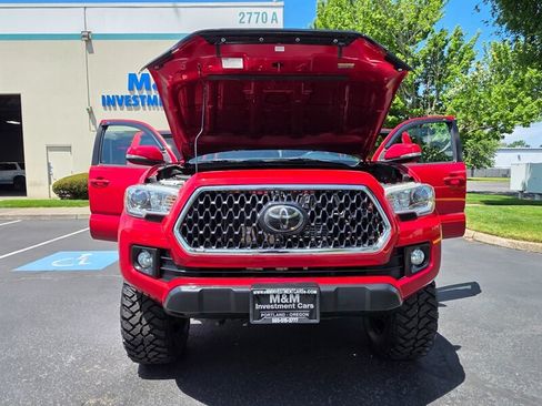 Used 2018 Toyota Tacoma TRD Off-Road w/ Technology Package AWD/4WD image 30