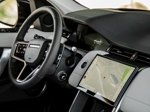 Used 2024 Land Rover Discovery Sport S image 30