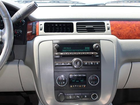 Used 2011 GMC Yukon XL SLT w/ SLT-2 Equipment Package AWD/4WD image 8
