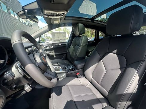 Used 2026 Porsche Macan AWD/4WD image 5