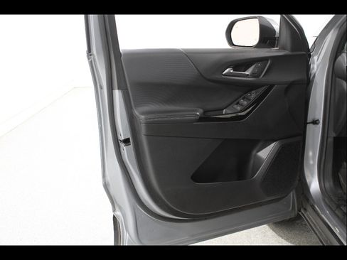 Certified 2025 Chevrolet Equinox LT FWD image 4