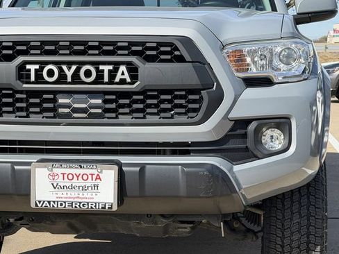 Certified 2019 Toyota Tacoma SR5 image 9