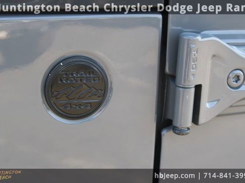Used 2021 Jeep Gladiator Willys image 10
