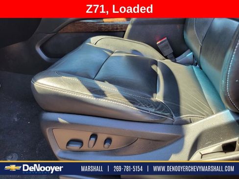 Used 2018 Chevrolet Suburban LT image 9