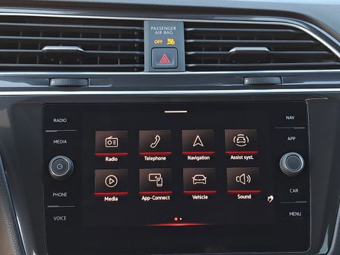 Certified 2024 Volkswagen Tiguan SEL R-Line image 22