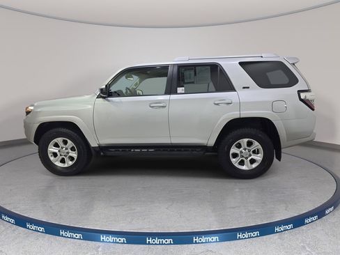 Used 2014 Toyota 4Runner SR5 AWD/4WD image 9