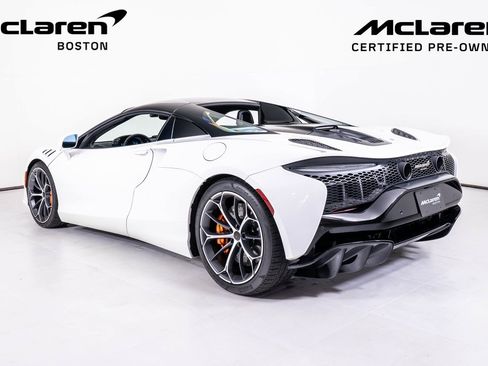Used 2025 McLaren Artura Spider image 4