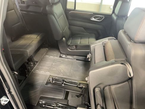 Used 2024 Chevrolet Suburban High Country image 32