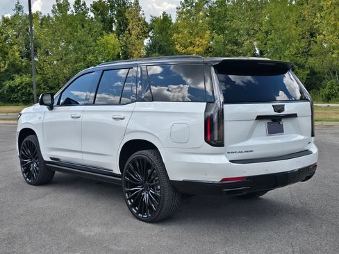 Used 2025 Cadillac Escalade Sport w/ Touring Package AWD/4WD image 4